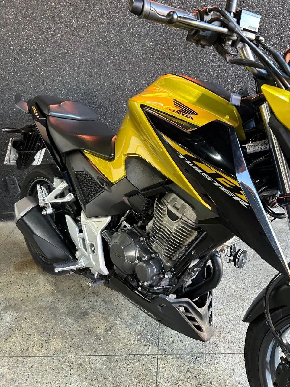 CB TWISTER 300F - Foto 3