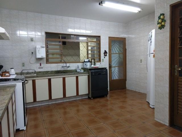 Excelente Sobrado QE 28 Guará 2, 5 suítes, 5 vagas de garagem cobertas + lazer - Foto 12