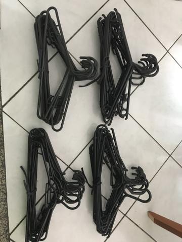 3 dúzias de cabides - Foto 2