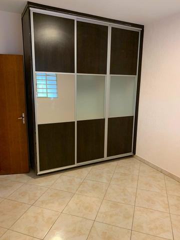 Casa Belíssima 2 qts 4 garagem ótima localização prox shopping Passeio das águas - Foto 2