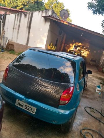 Vendo celta 2002 em dias no meu nome basico 2 portas - Foto 2