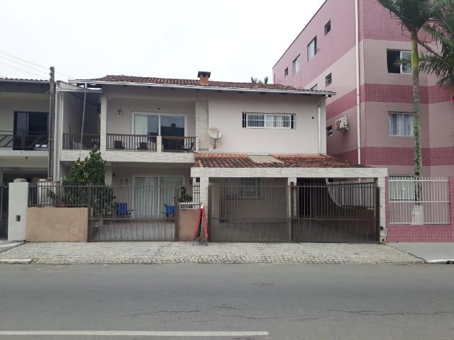 Sobrado Super Confortável, 4 Quartos com ArCond na Praia de Enseada