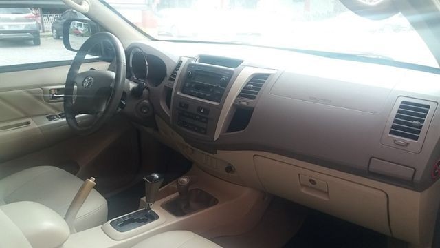 Toyota hiluzz sw4 srv 3.0 diesel 4*4 unico dono - Foto 7