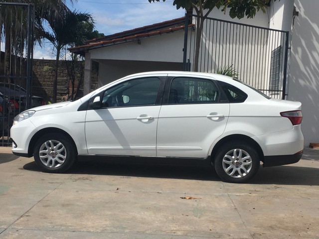 GRAND SIENA 1.4 ATTRACTIVE ANO 2013 COMPLETO