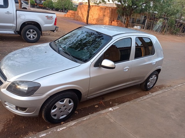 VENDO CELTA LT COMPLETO ANO 2013