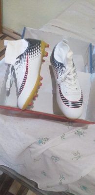 chuteira botinha branca