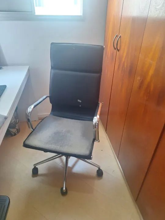 Cadeira de Escritório Giratória com Rodas