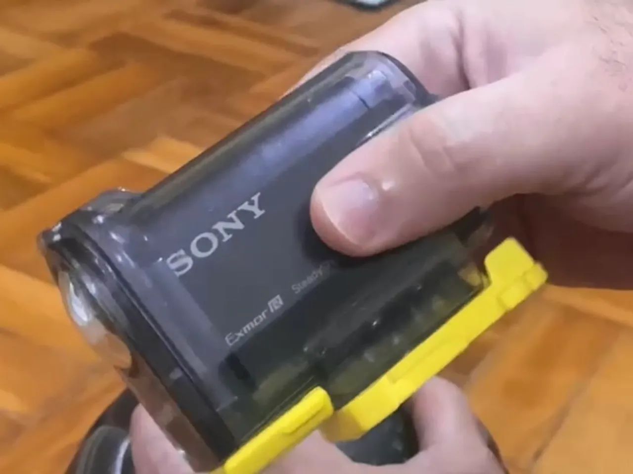 Câmera de ação Sony HDR-AS15 a prova d?água - com case estanque - Foto 4