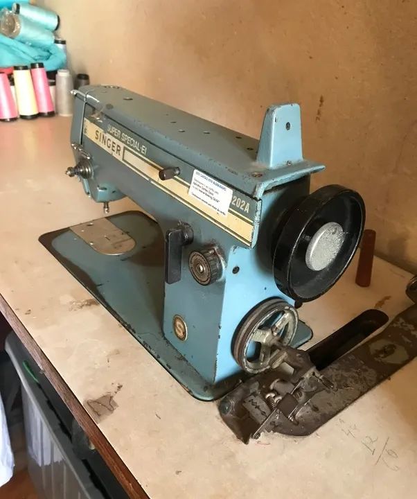 Máquina costura singer relíquia museu sem funcionamento  - Foto 3