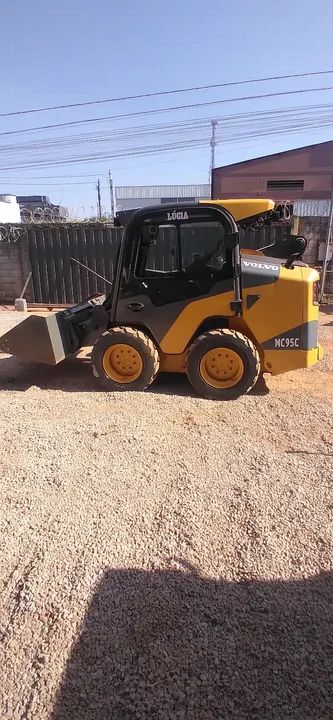Aluguel de Mini carregadeira "Bob cat"em MG