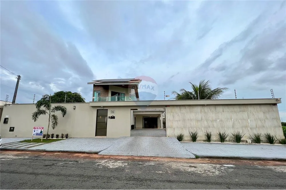 Casa a venda com espaço amplo no Setor Cimba