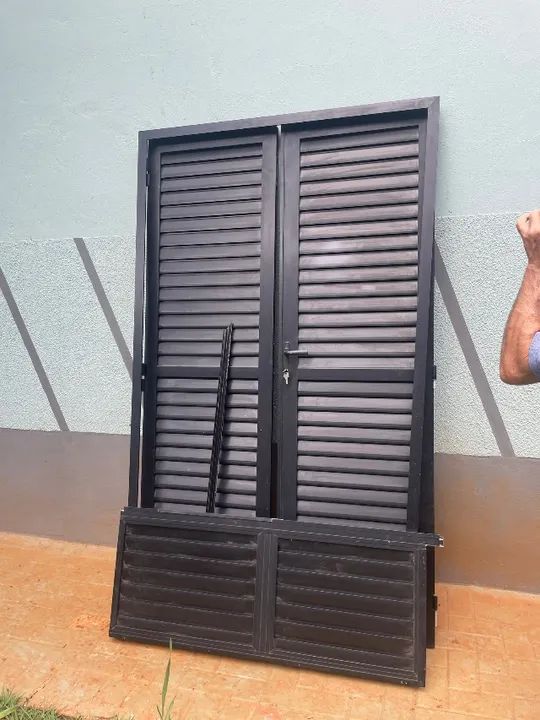 Porta de alumínio duas folhas preta +cabeceira - Foto 5