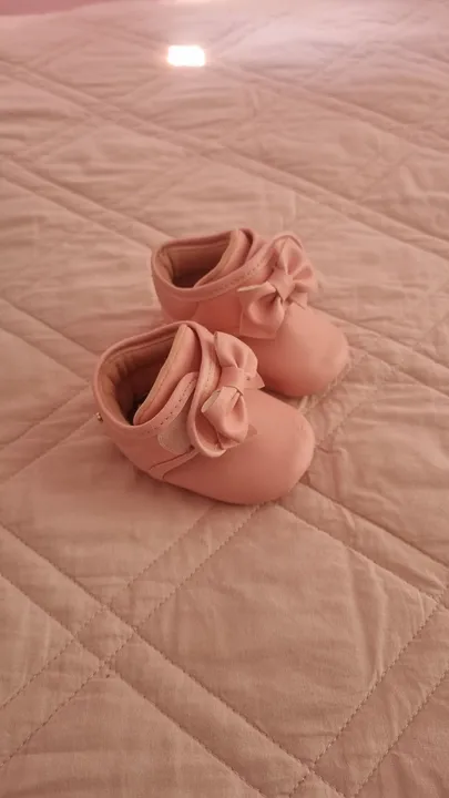 4 sapatinhos de bebê