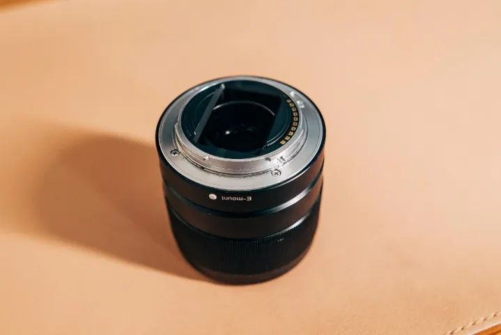 Lente Sony 28mm f2.0 FE - Foto 3