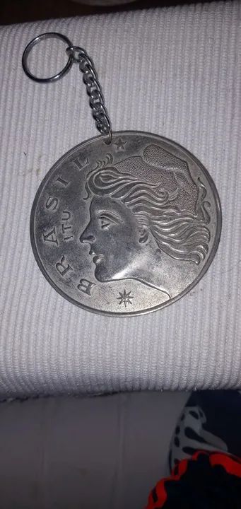 Chaveiro  half moeda lua shell - Foto 3