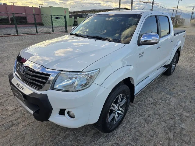 TOYOTA HILUX 2015 Usados e Novos