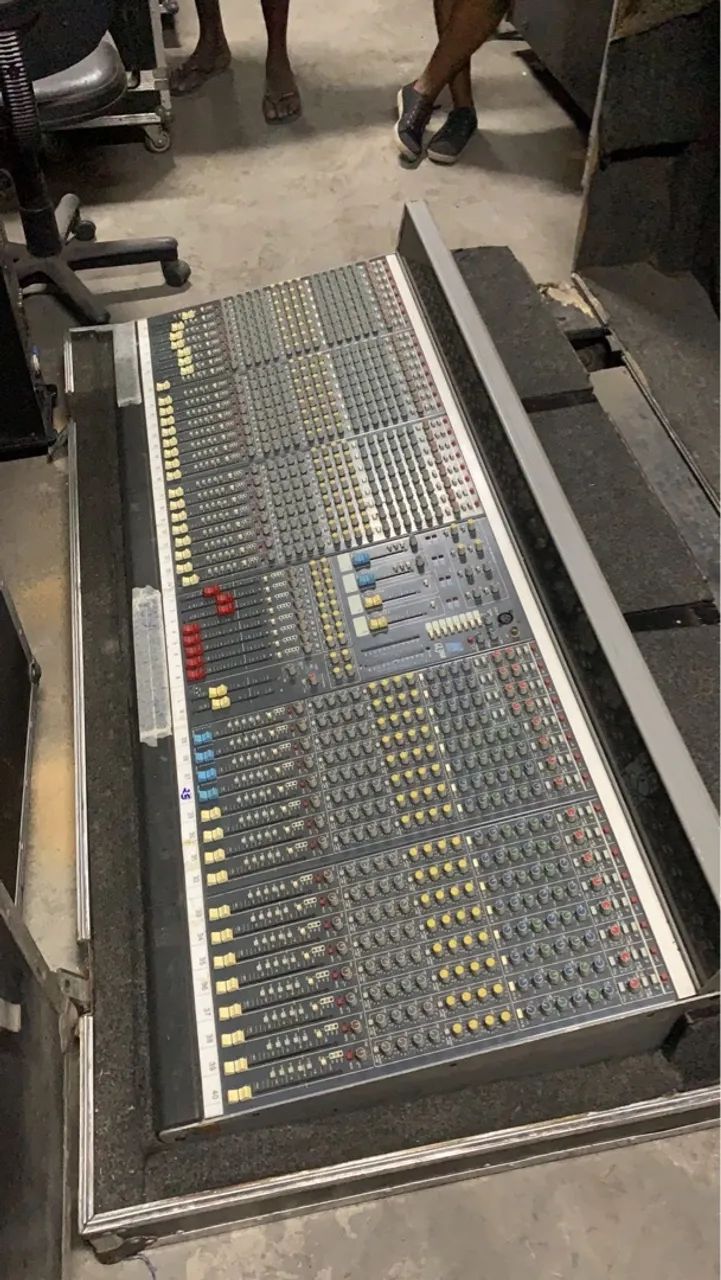Mesa de som Allen & Heath 40 canais - Foto 2