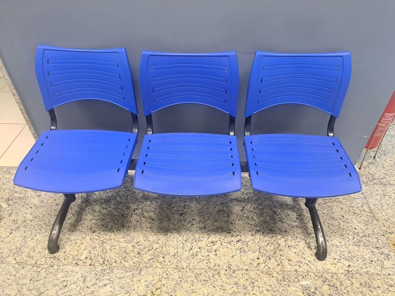 Conjunto de 3 Cadeiras Azuis para Sala de Espera
