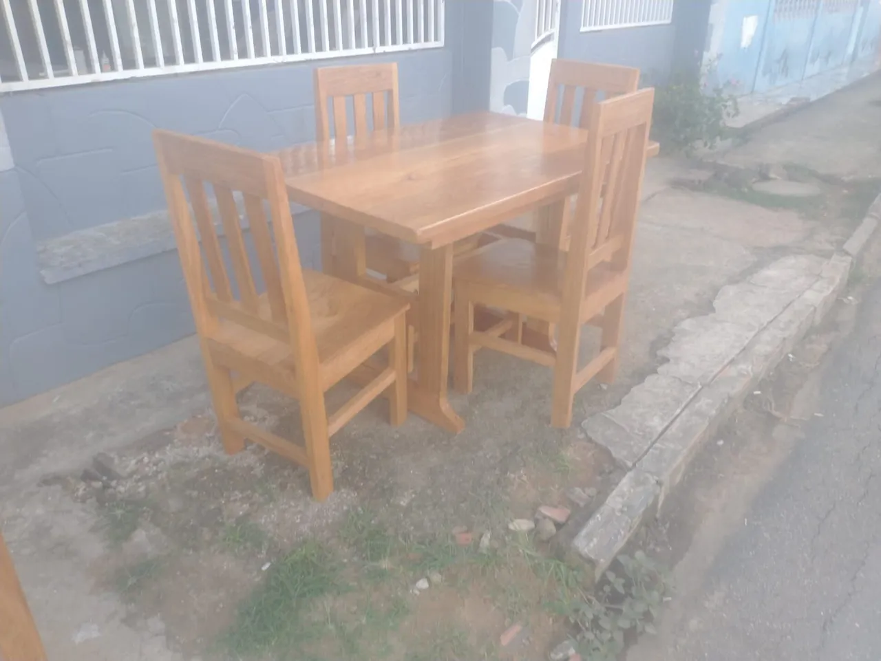 Vendo essa mesa não faço entrega Conjunto Mesa de Jantar com 4 Cadeiras Madeira