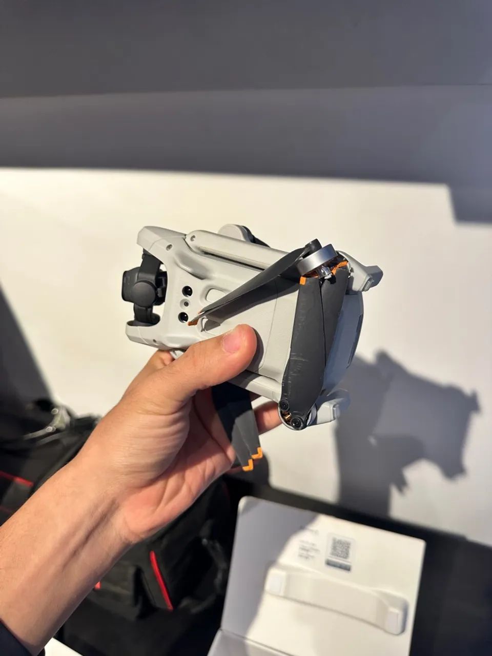 Dji mini 3 controle com display filma na vertical e horizontol 4k 
