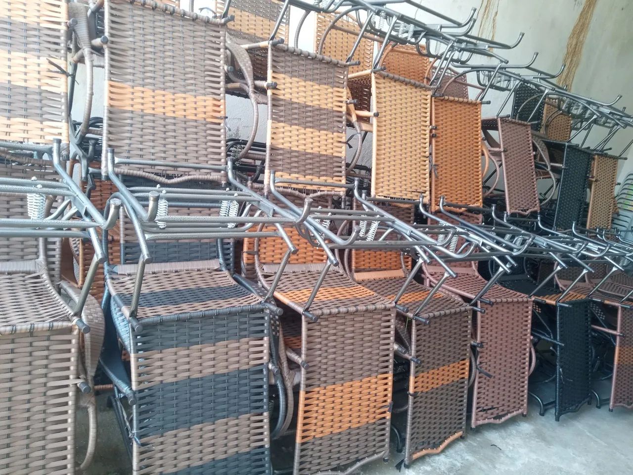 Cadeira  de balanço fibra de nylon com 4 molas só  uma cadeira - Foto 4