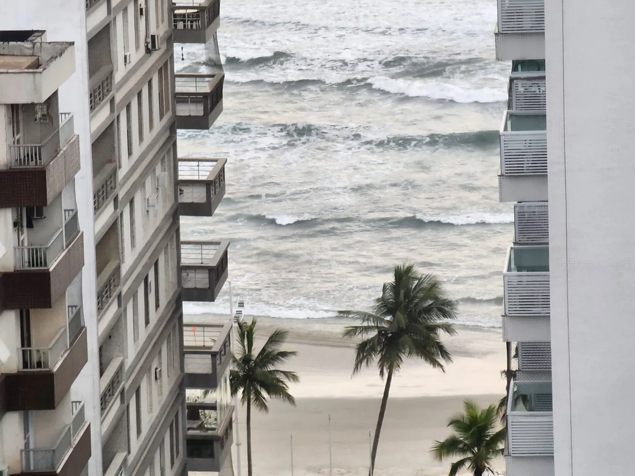 Alugo apartamento Guarujá - Pitangueiras