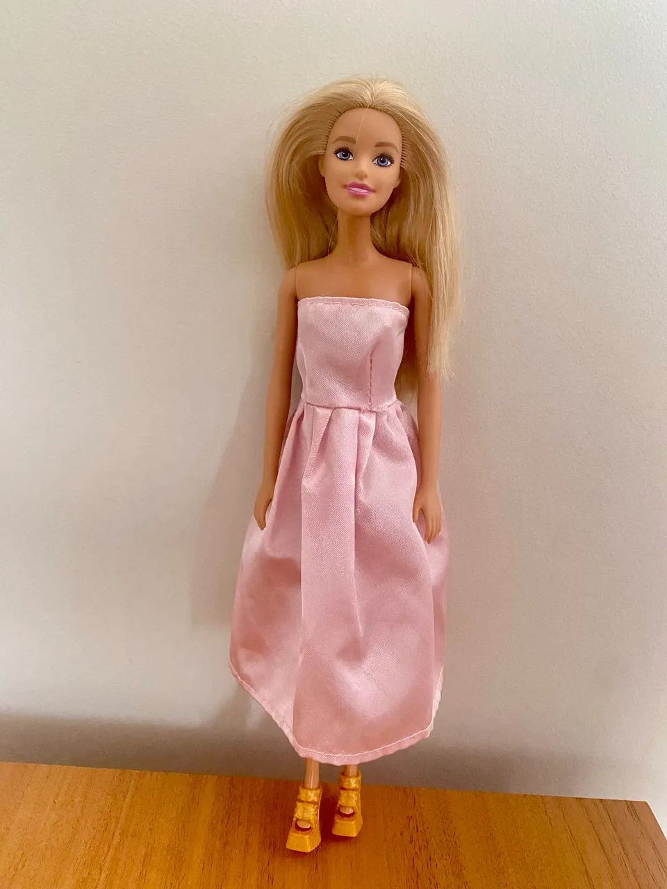  Barbie- Kit boneca + Roupinhas  - Foto 6