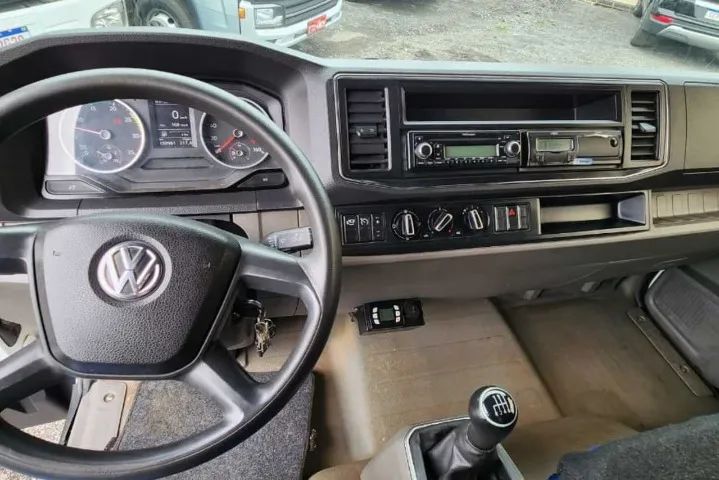 VW 11180 Delivery Baú 2019 - Foto 4