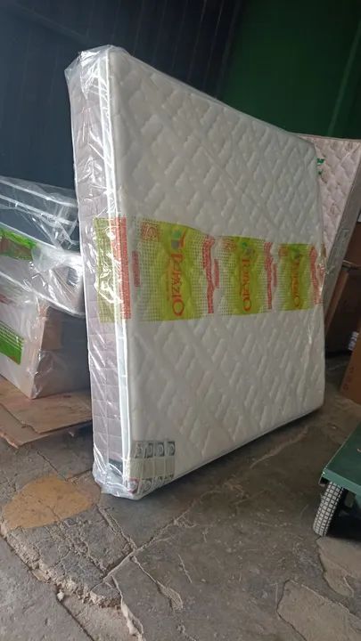Cama Queen e colchão espuma D 45 selado  - Foto 4