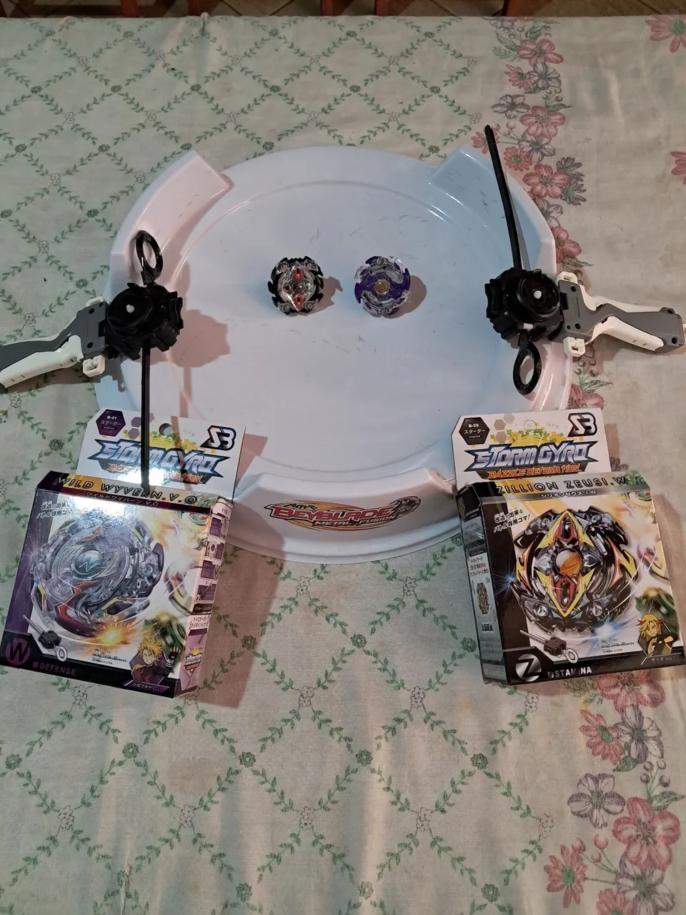 Beyblade Burst - Wild Wyvern e Zillion Zeus