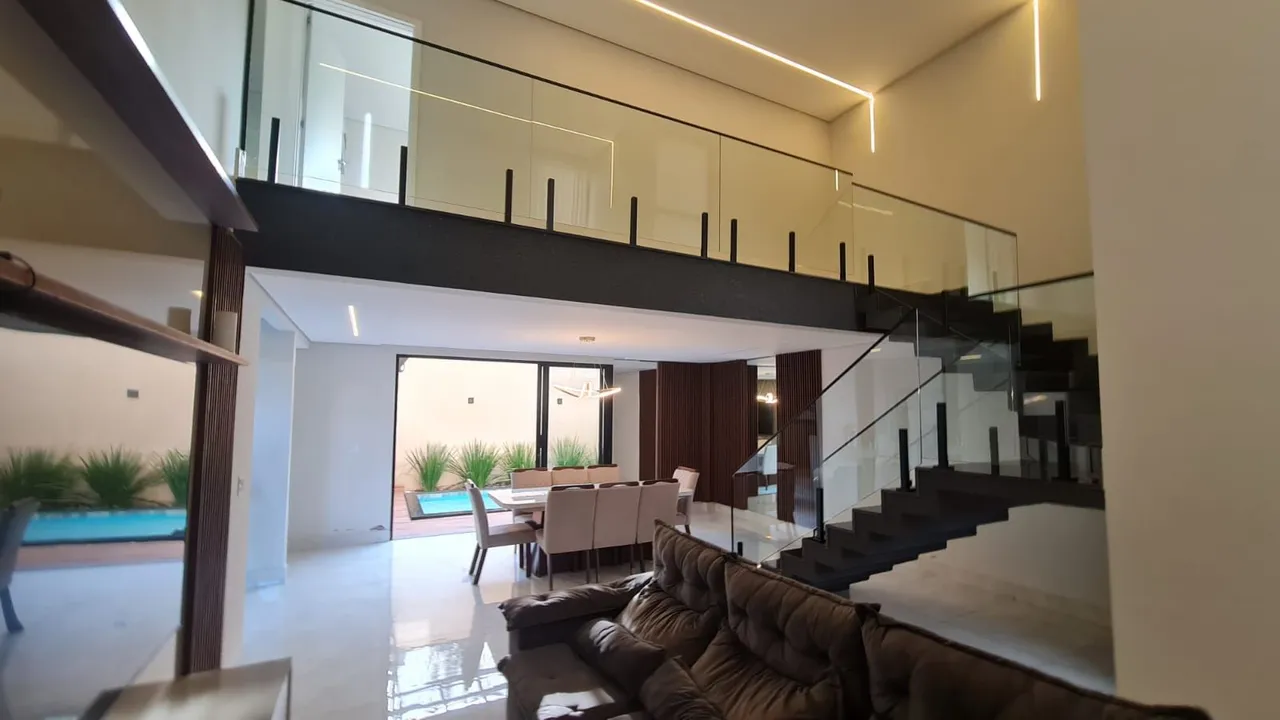 Casa de Condomínio com Piscina e Área Gourmet