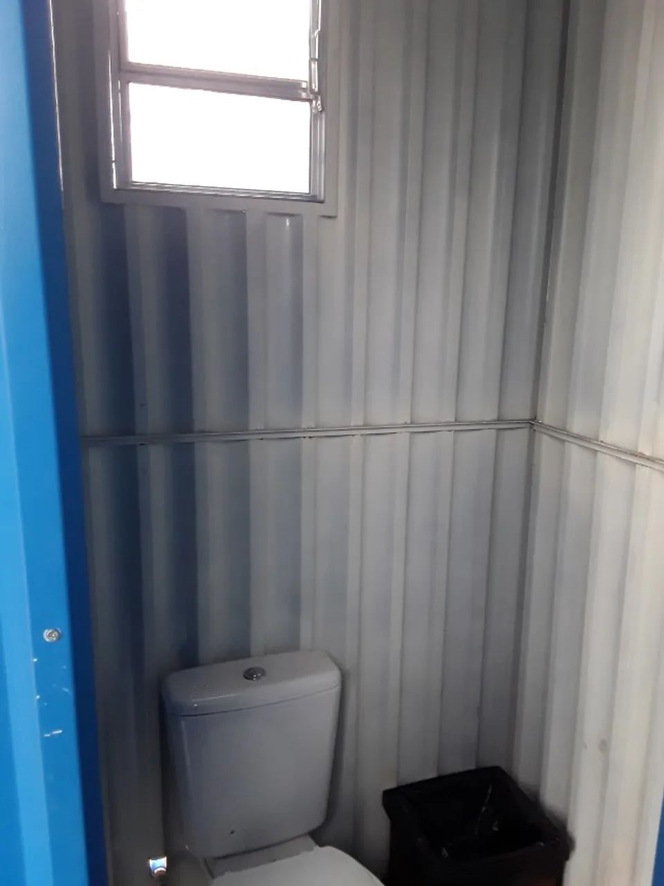 Container 3x2m banheiro com pia, 2 vasos e divisórias - Foto 4
