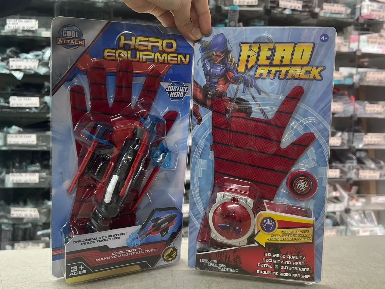 Brinquedo luva homem aranha