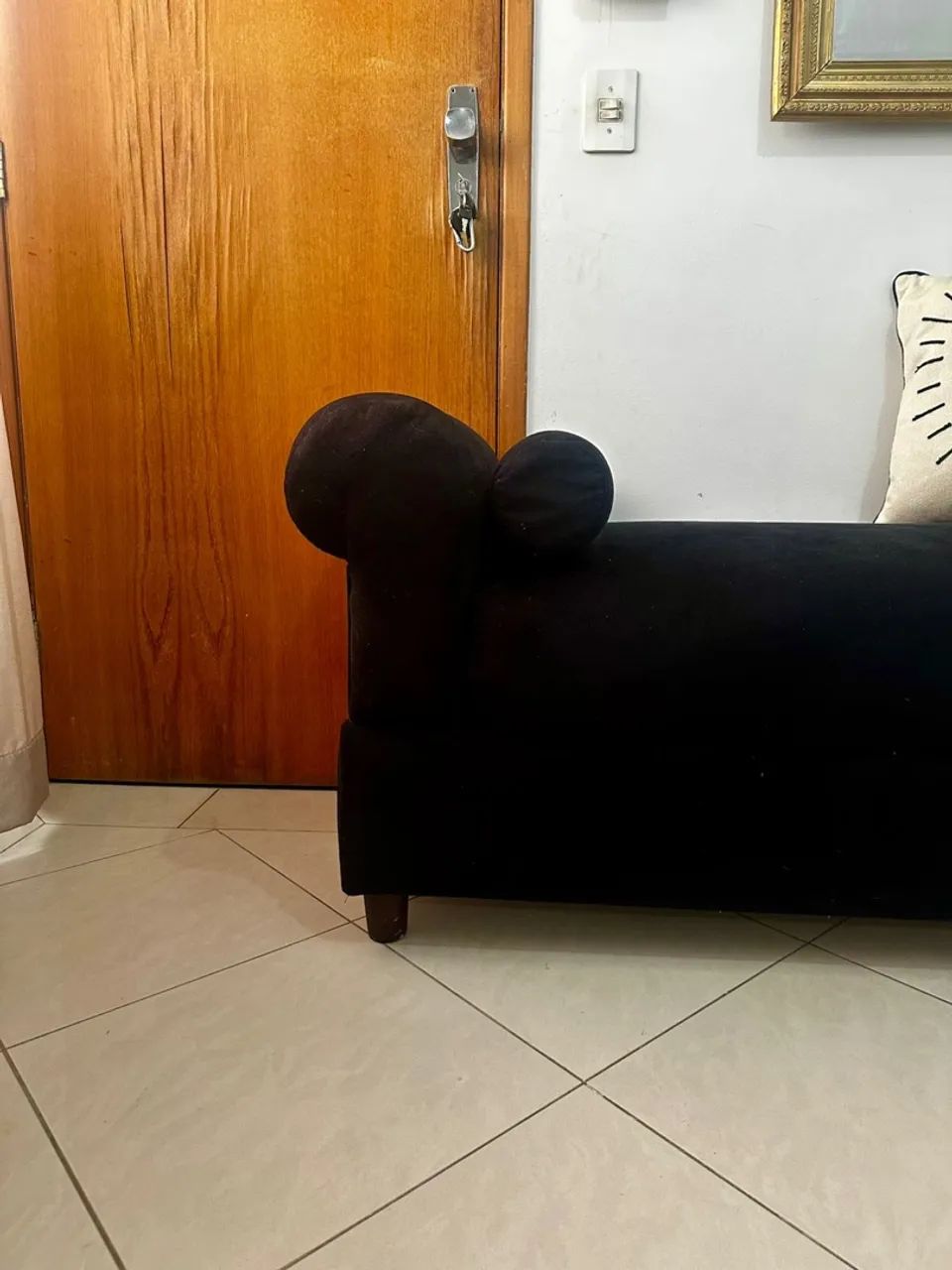 Recamier em tecido suede preto estrutura em madeira  - Foto 4