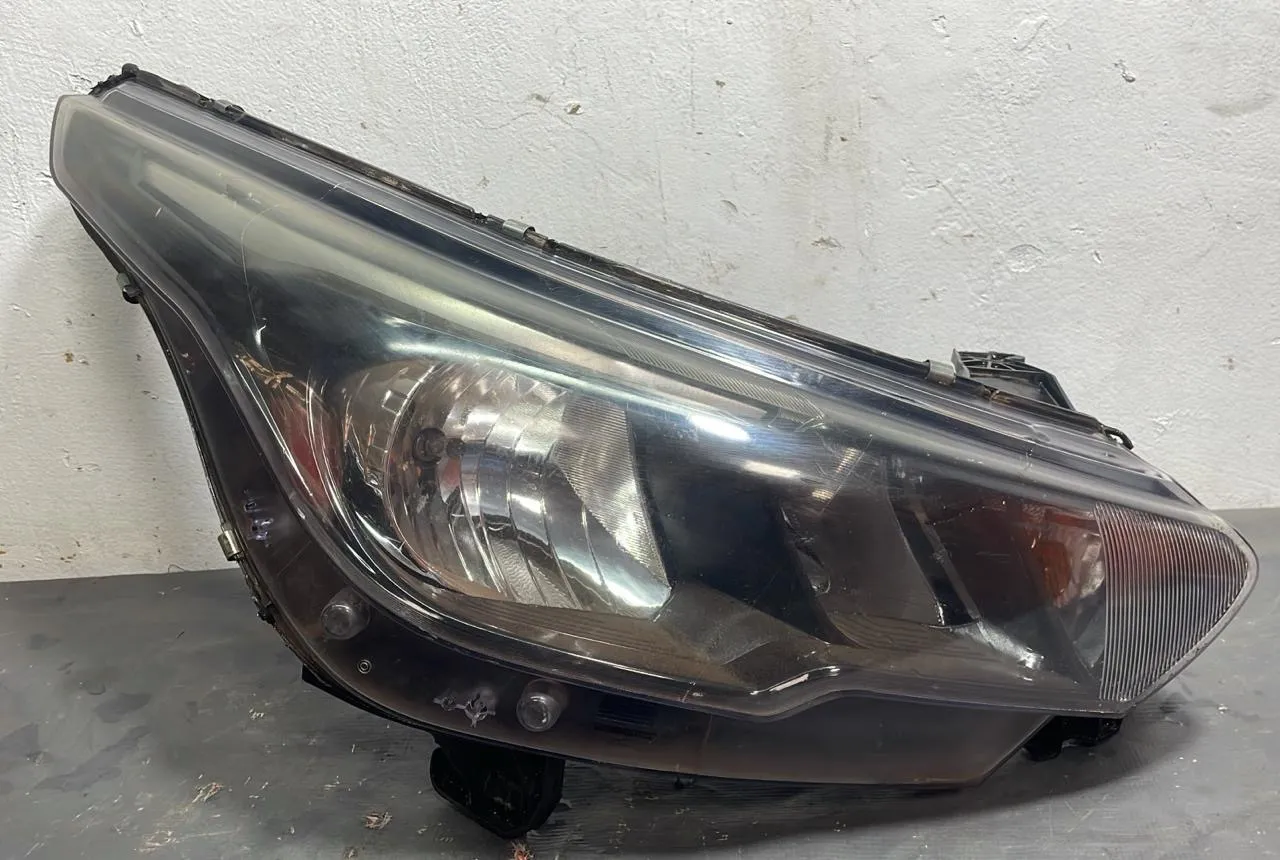 Farol Fiat Argo 2018 lado direito