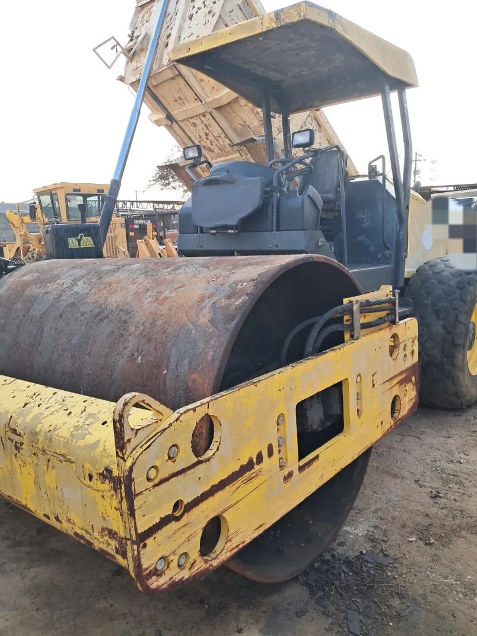 rolo Compactador bomag liso com traçao bw 212D ano 2011