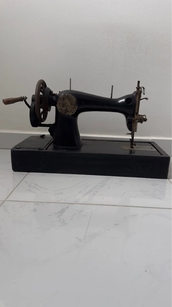 Máquina de Costura Antiga