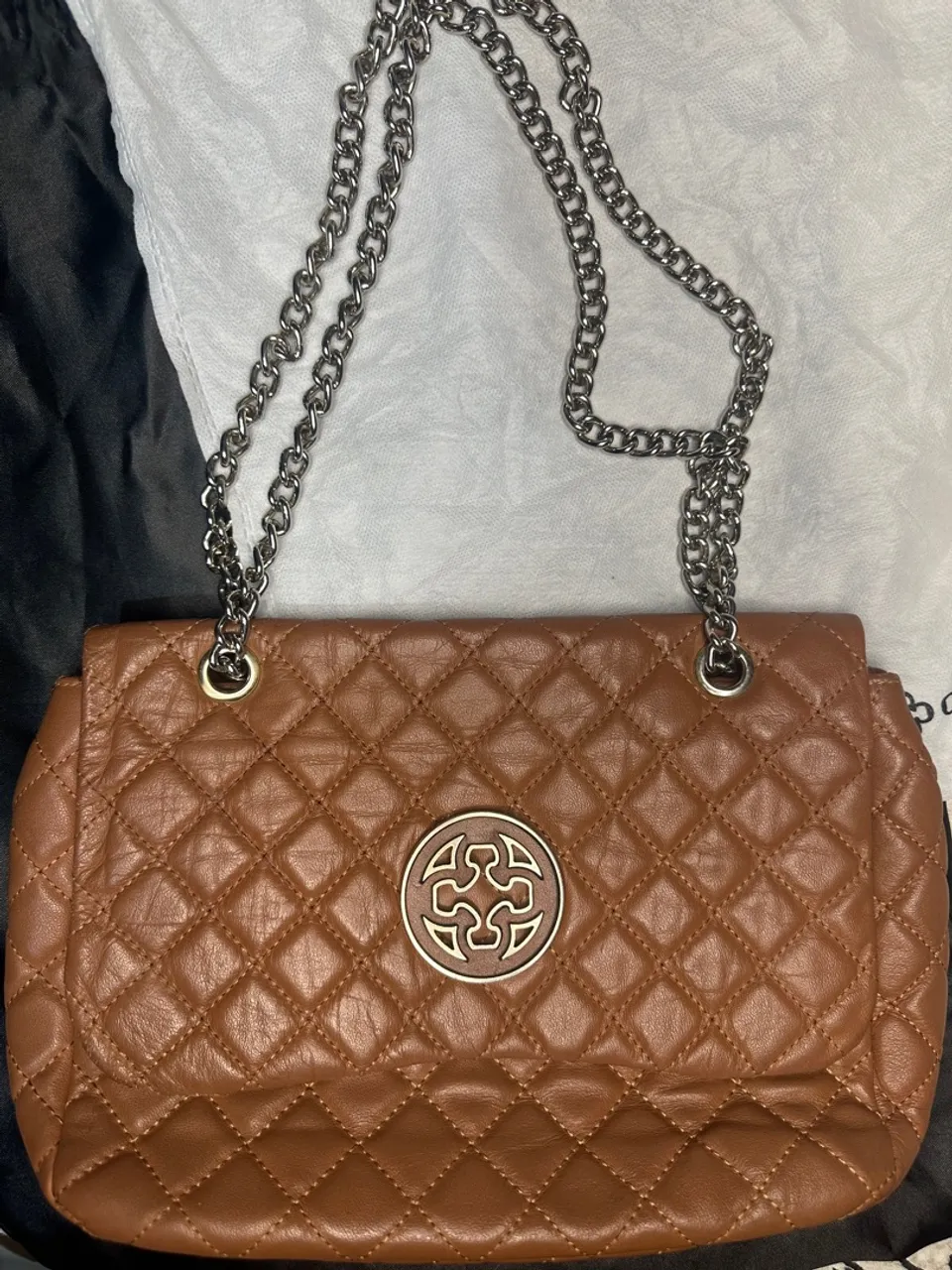 Bolsa de Ombro Matelassê Marrom com Corrente