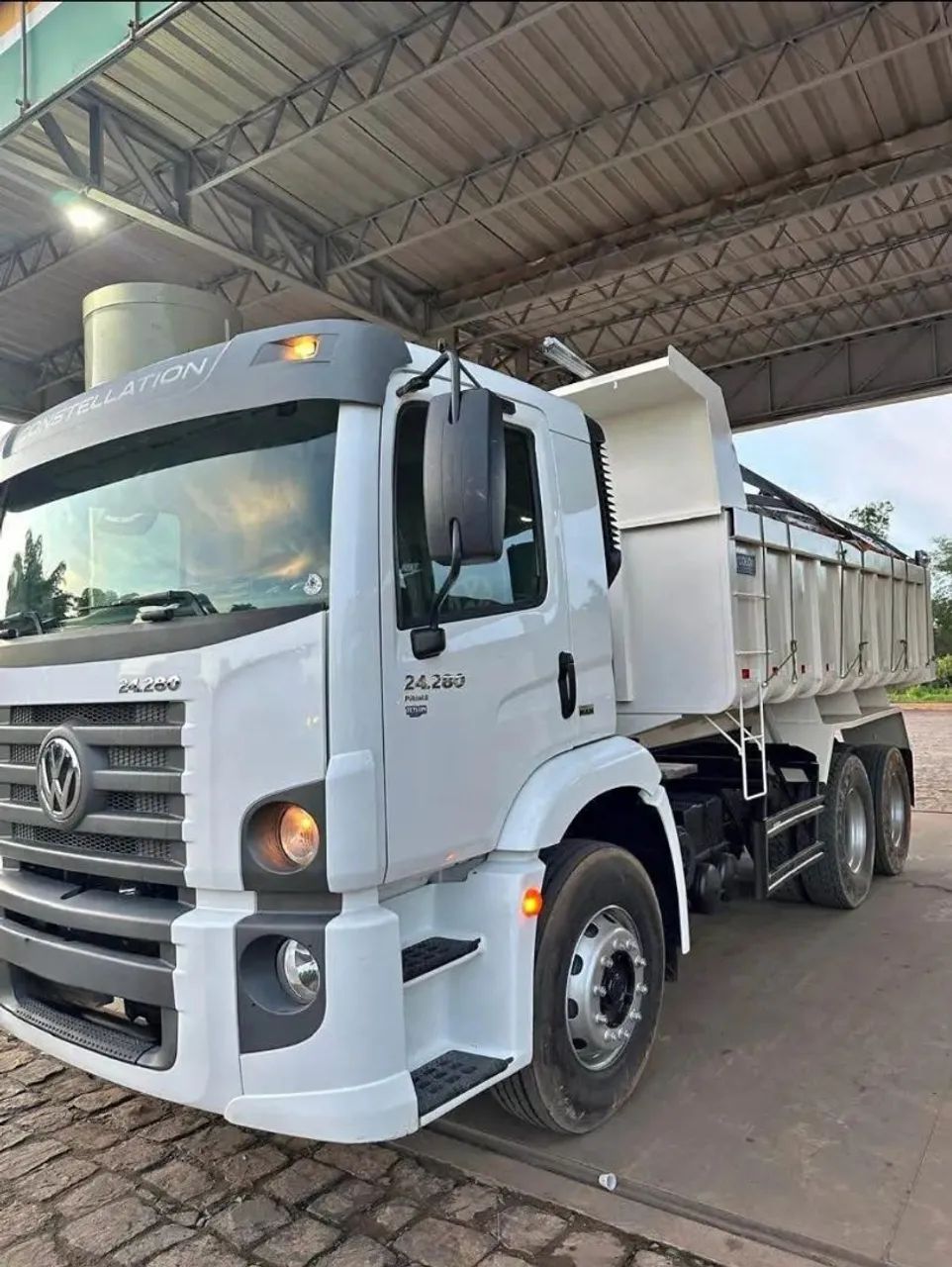 VOLKSWAGEN CONSTELLATION 24.280