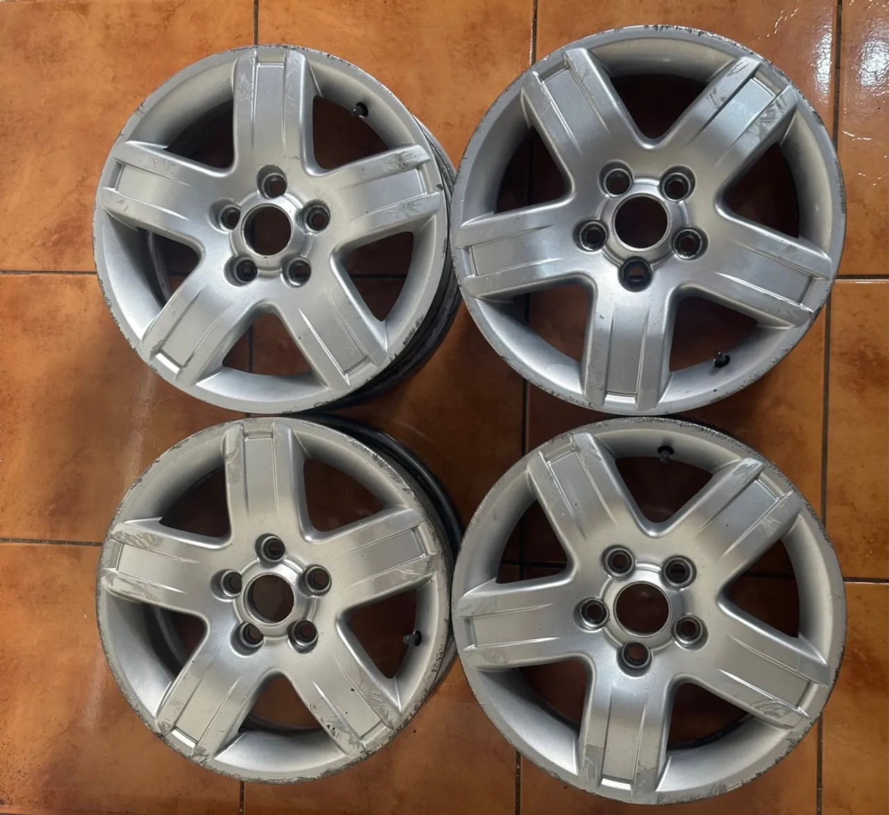 Jogo de Rodas de Liga Leve 5 Furos VW