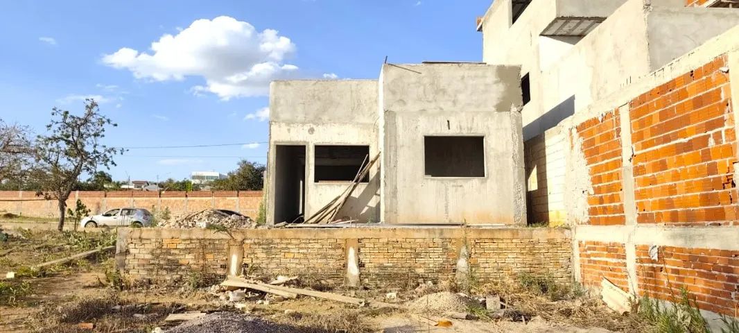 Casa com 3 Quartos, inacabada - Aceita Troca - Foto 4