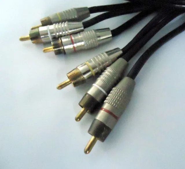 CABO 3 RCA para 3 RCA 8 mts com conectores de metal