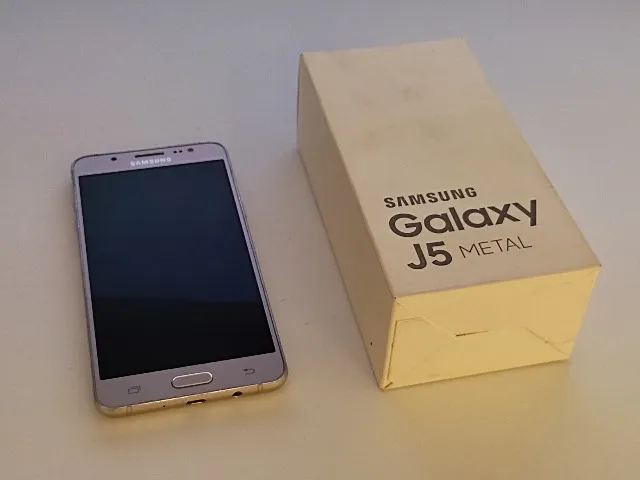 Celular Samsung Galaxy J5 Metal 16GB RAM 2GB Bateria 3100mAh
