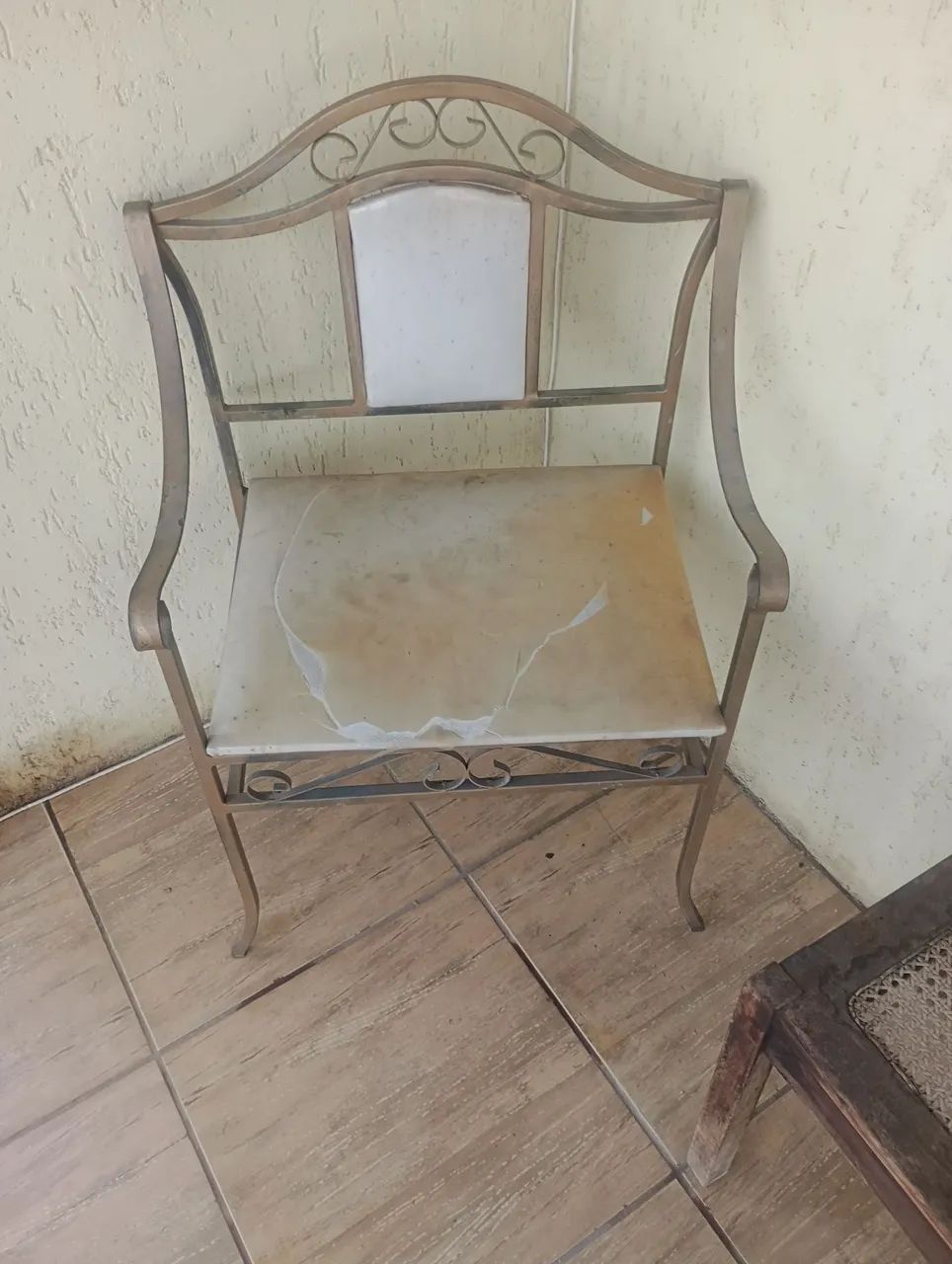 2 cadeiras de ferro pra reforma antigas - Foto 3
