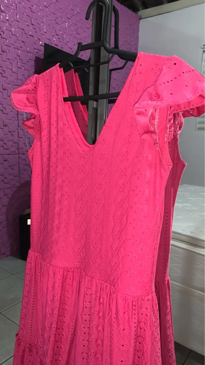 Vendo vestido pra vender rosa pink feminino semi novo