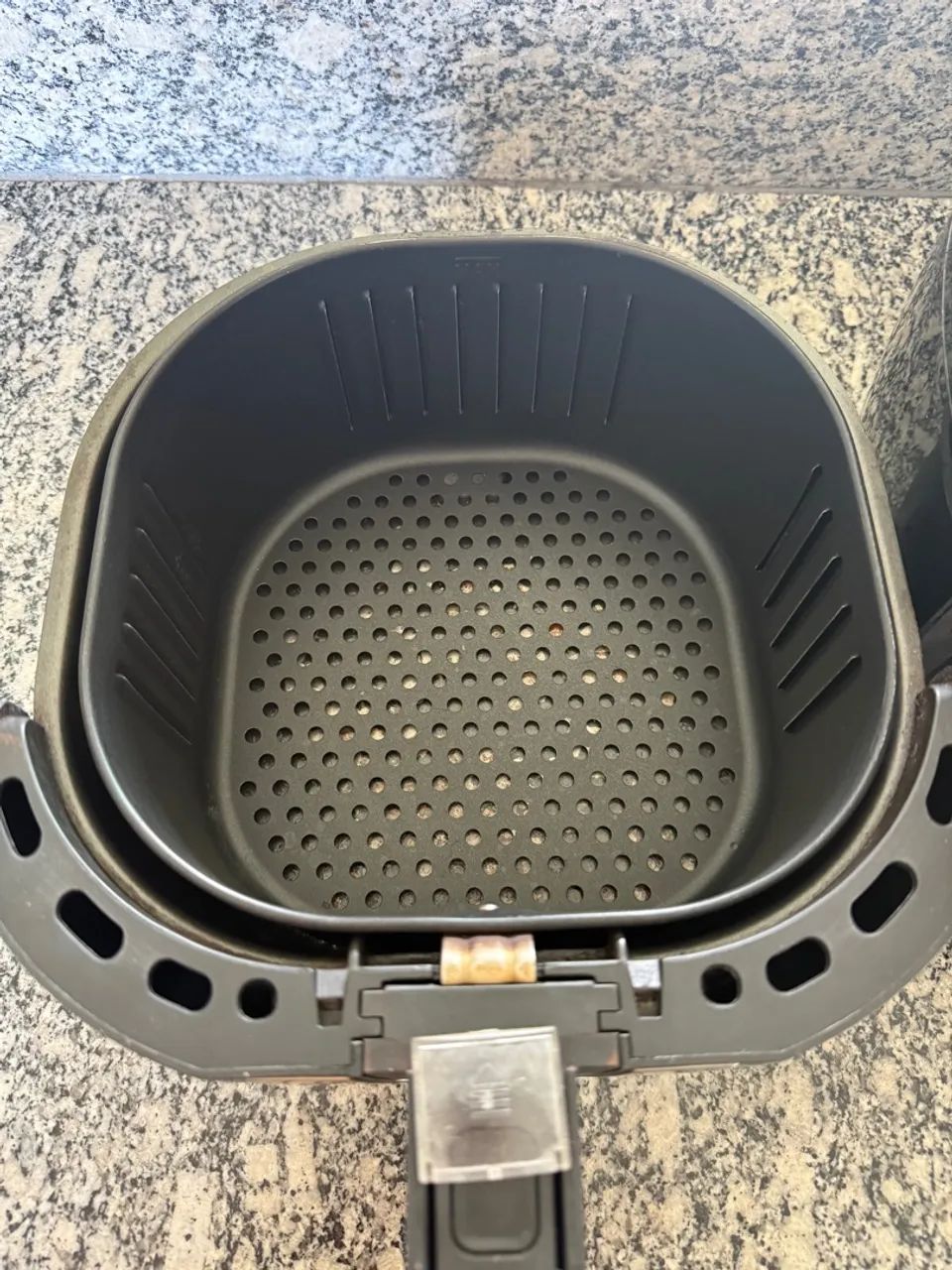 Fritadeira Elétrica Air Fryer Britânia digital, 5 litros - Foto 2