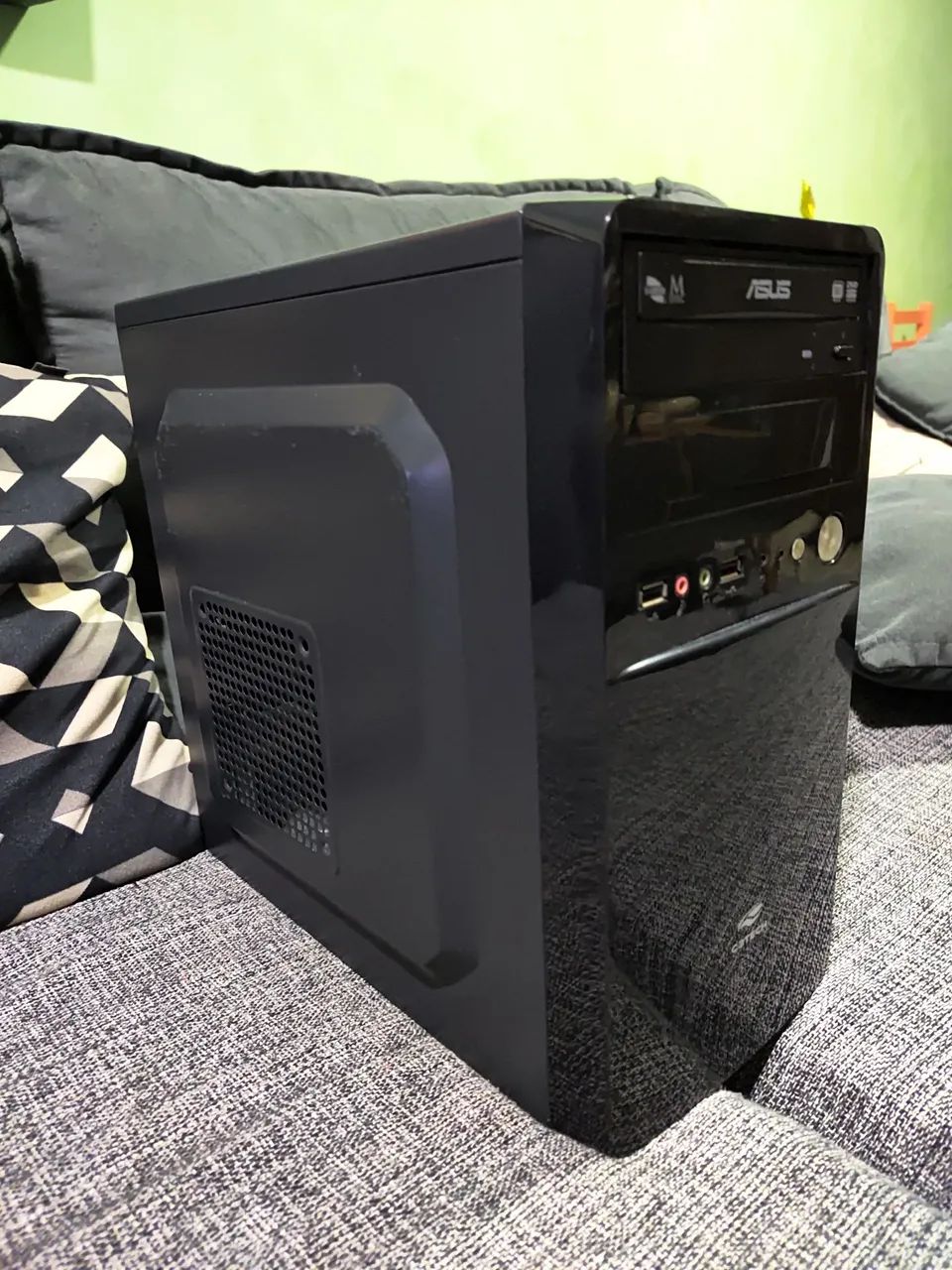 Computador PC Intel I5 CPU, 8GB DDR4, SSD 240GB