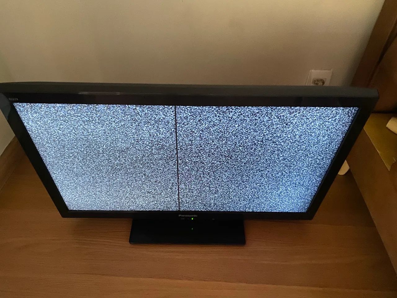 Panasonic Television (with defect)64292275117825121