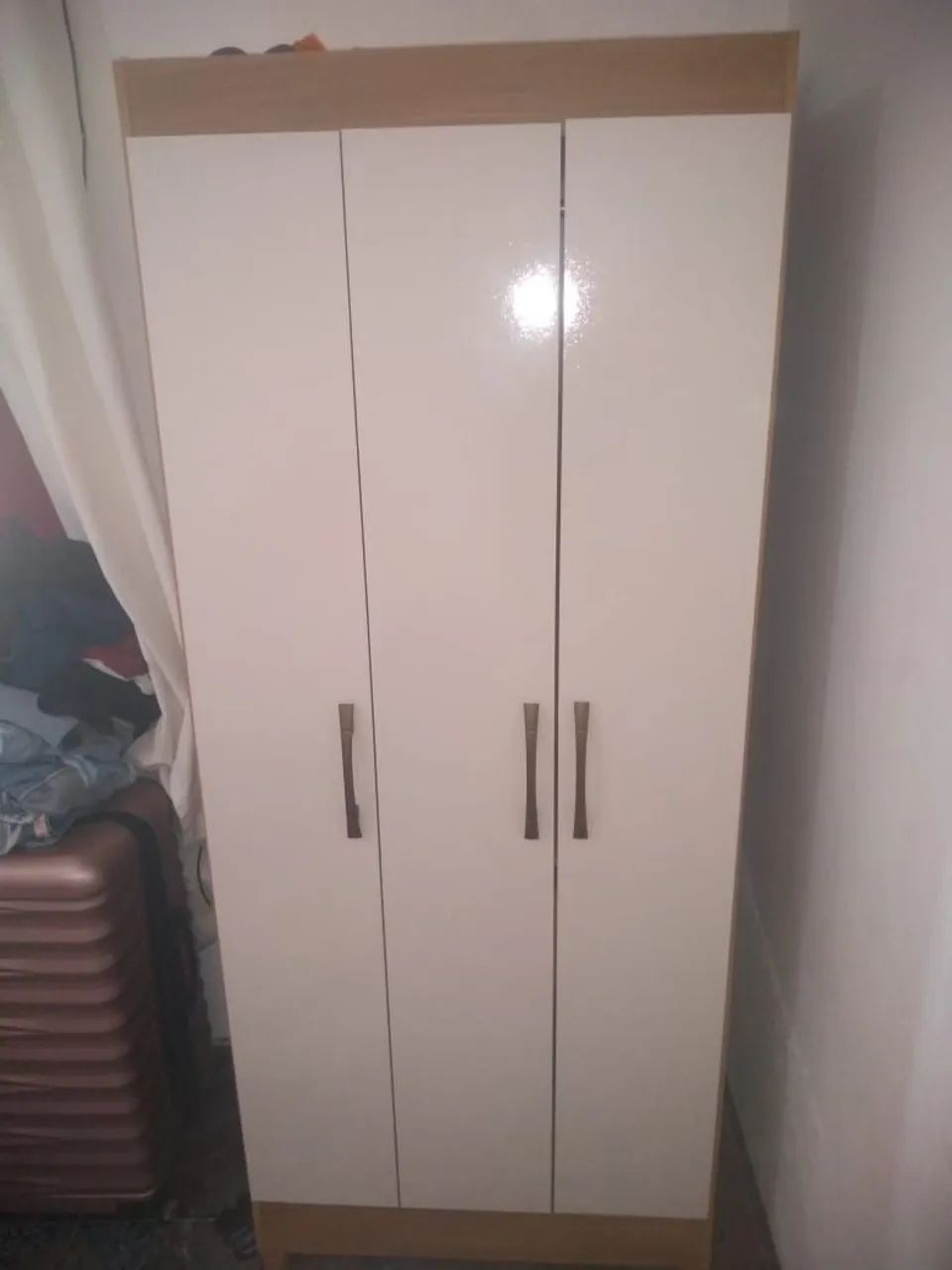 guarda roupa semi-novo 