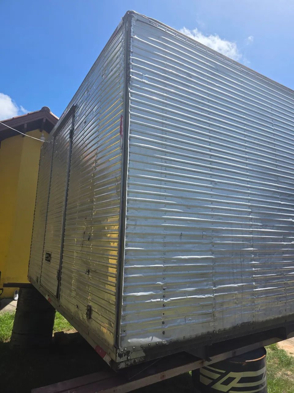 Baú alumínio com porta lateral - Foto 3